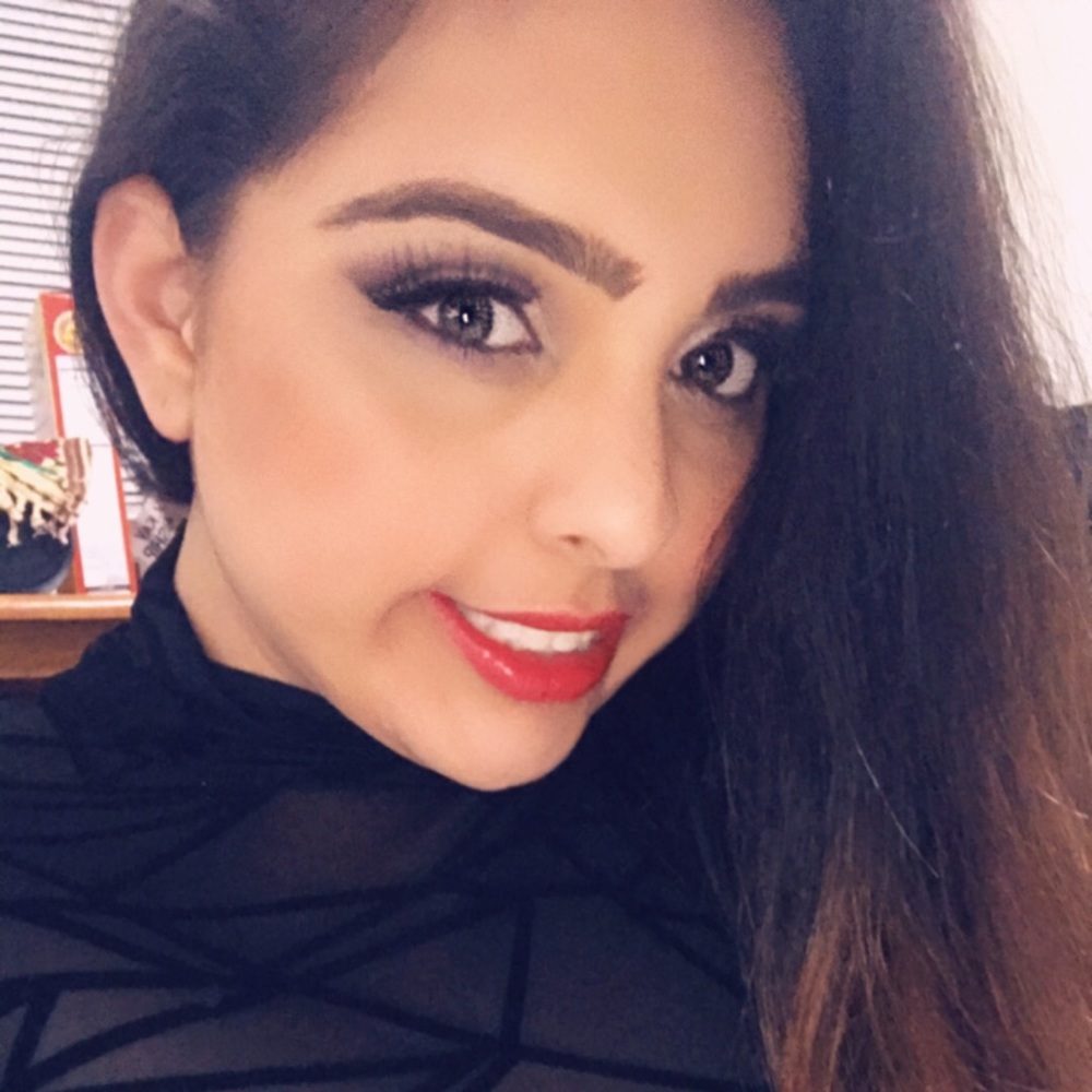 Meet your Posher, Claudia